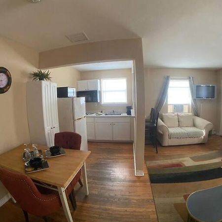 Private One-Bedroom 8 -Directly Across From Beach St. Pete Beach Eksteriør billede